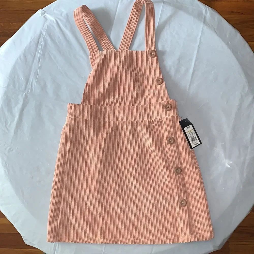NWT light pink jumper with side buttons. Size 6/6x